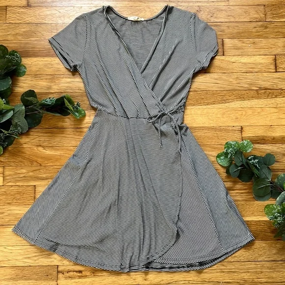 Rolla Coster Striped Faux Wrap Dress Size Medium - Picture 2 of 9